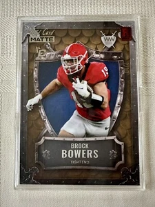 2023 Wild Card Matte Brock Bowers 7/10 Weekend Guerriero Esordiente #WW-BB - Foto 1 di 3