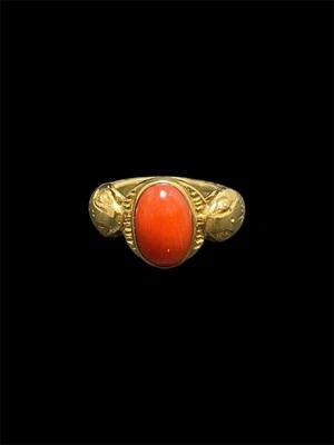 Anello stile etrusco con corallo rosso naturale e serpenti - Immagine 1 di 4