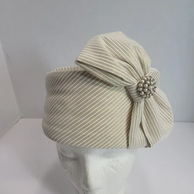 Sombrero iglesia Whittall and Shon Kentucky Derby arco perlas marfil EE. UU. 22-1/2 Foto 1 de 4