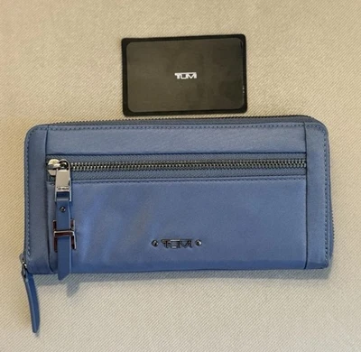 Cartera TUMI con cremallera alrededor nueva con etiquetas $225 aciano Foto 1 de 4
