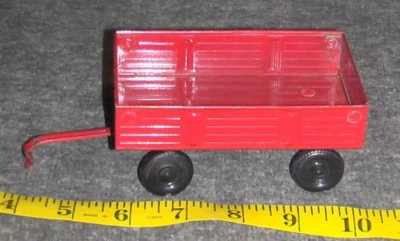 ERTL Case IH International red Farm Barge Wagon Trailer 1/32 toy tractor flare - Image 1 of 4