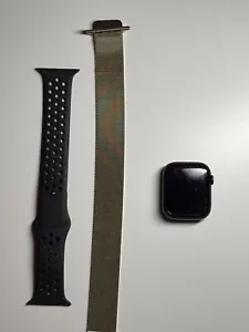 Apple Watch Series 7 Aluminum 45mm (Cellular) - NIKE SPORT BAND & GOLD MILANESE - Picture 1 of 5