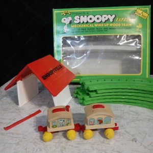 1974 SNOOPY EXPRESS WOOD TRAIN TRACK TUNNEL LOCOMOTIVE CARS SET IN BOX VINTAGE - Picture 1 of 7