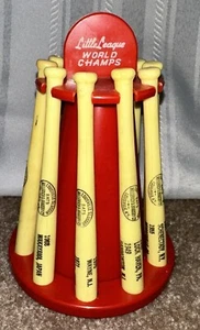 RARO Louisville Slugger Pequeñas Ligas Campeones del Mundo Still Bank 1947-1971 - Imagen 1 de 12