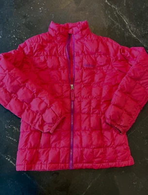 En muy buen estado Chaqueta Abrigo Marmot Niñas Grande 10/12 Acolchado Plumón Pato Rosa Púrpura Foto 1 de 4