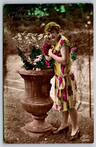 Postal - RPPC Hermosa mujer Alemania felicitaciones por el día del nombre 1K - Imagen 1 de 2