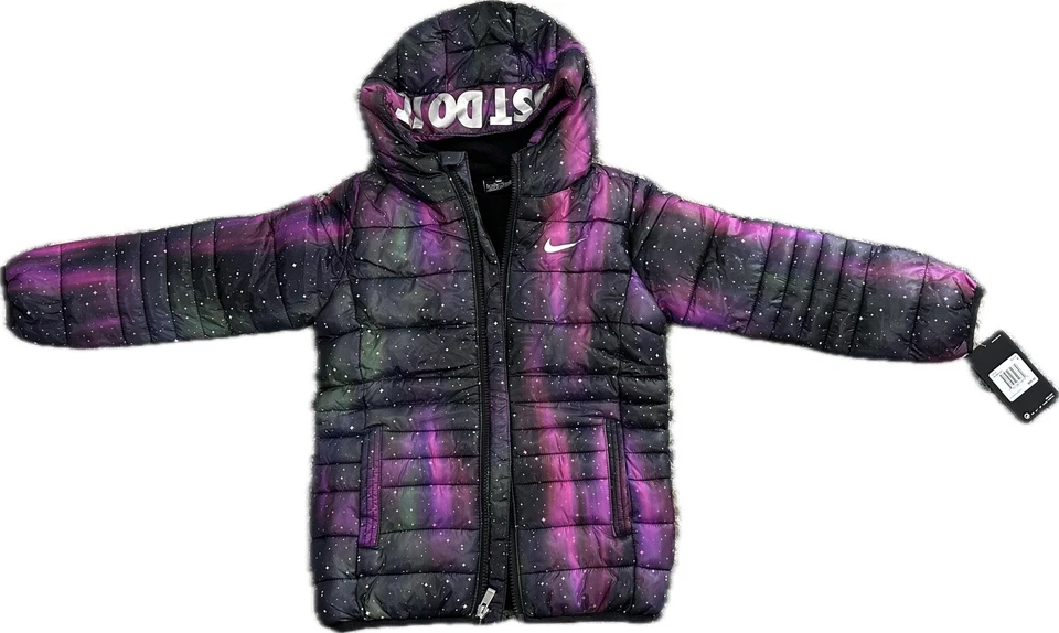 Casaco acolchoado Nike Just Do It All Over estampado tamanho 6/M meninas Galaxy Stars - Imagem 1 de 4