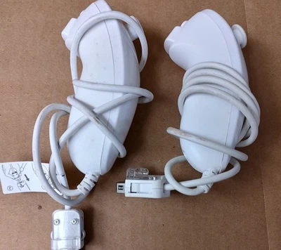 Official OEM  white Nintendo nunchucks for Nintendo Wii or Wii U set of 2 - Image 1 of 2
