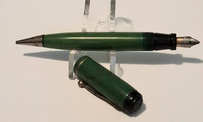 Pequeño lápiz galés verde para piezas o reparación Foto 1 de 4