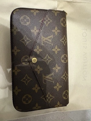 Monogram Chain Pochette – Model M81896 – Premium Canvas – Excellent Condition - Image 1 of 4