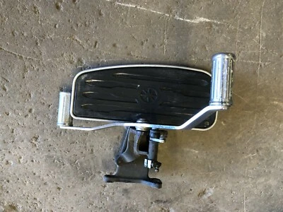 Yamaha Royal Star XVZ1300 XVZ 1300 96 97 98 99 00 01 OEM Front Left Footrest - Image 1 of 3