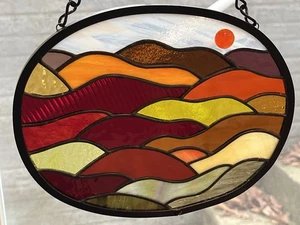 Buntglas Sonnenfänger Rolling Hills Sonnenuntergang oval 8,5" - Bild 1 von 5