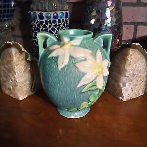Vintage C. 1944 Roseville weiße Clematis blau mit weißen Blumen 107-8" zwei Griffe - Bild 1 von 23