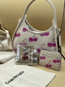 Bolso COACH ERGO MINI Coachtopia Cuero Estampado Cereza Rosa Nube Nuevo con Etiquetas PAQUETE LIMITADO 🍒 - Imagen 1 de 12