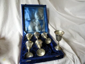 6 VINTAGE BOXED SILVER PLATED GOBLETS IN A VELVET BOX - Picture 1 of 6