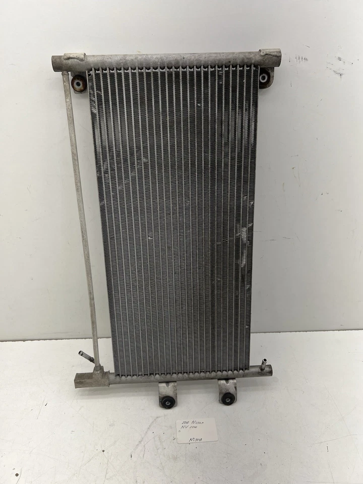 Nissan NV 2500 2012-2016 enfriador de aceite de transmisión de 5,6 L OEM. Foto 1 de 4