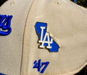 LOS ANGELES DODGERS OHTANI HAT/CLOTHING METAL ENAMEL PIN - Picture 1 of 1