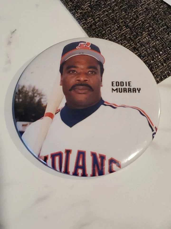 Chief Wahoo 1995 EDDIE MURRAY rare Button with Clevland Indians HOF - Image 1 of 3