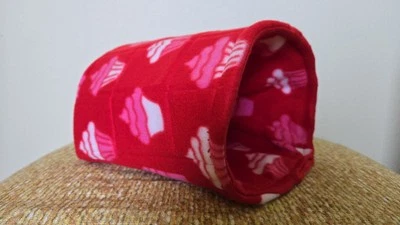 HECHO A MANO Vellón Acolchado Conejillo de Indias Casa Animales Pequeños/Rojo Dormir/Blanco Cupcakes Foto 1 de 4