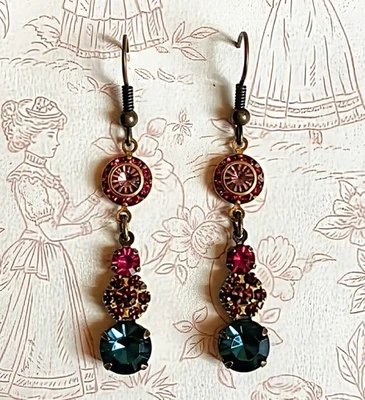 Pendientes colgantes de latón rosa con flor fucsia y cristal de Swarovski azul  Foto 1 de 4