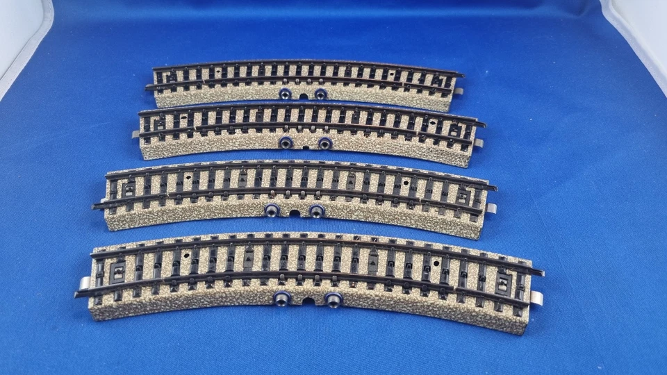 Märklin H0 4 x 5104 Curved Contact Track for M-Tracks Very Good - Image 1 of 1