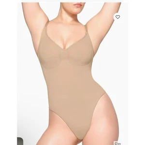 SKIMS Seamless Sculpt Thong Bodysuit in nude clay size large NEW - Picture 1 of 11