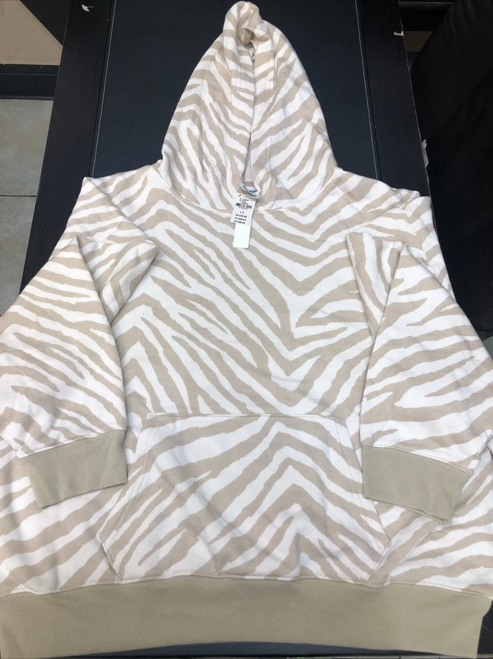 Moletom Victorias Secret bege rosa padrão zebra G - Imagem 1 de 1