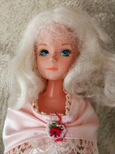 Betty Teen Doll Of Tong - Picture 1 of 4
