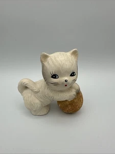 1950s Vintage Chadwick White Porcelain Kitten Cat with Ball of Yarn Figurine - Picture 1 of 7