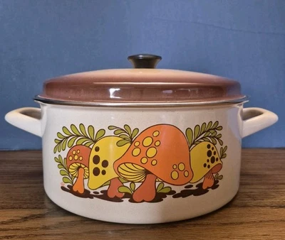 SEARS VINTAGE MERRY MUSHROOM 10 INCH ENAMELWARE STOCK POT WITH LID - Image 1 of 4