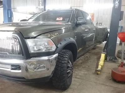 RAM 3500   2012 Radiator Shroud 1375715 Foto 1 de 4