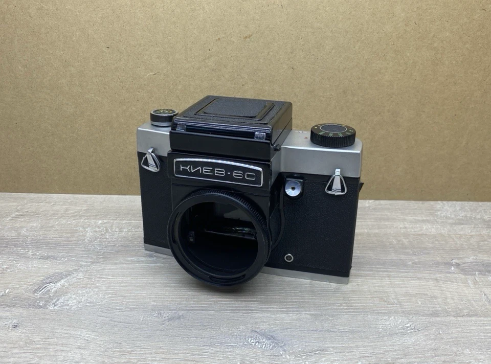 Cámara de formato medio Kiev 6C 120 rollos de película 6x6 cm como está para piezas o reparación Foto 1 de 4