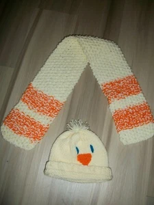 GIRLS CHICKY HAND KNIT HAT & SCARF SET NEW !! SIZE 2- 5 - Picture 1 of 1