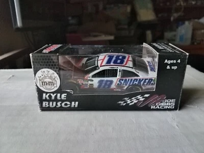 Toyota Camry Kyle Busch 1/64 2014 #18 Snickers - Imagem 1 de 4