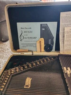 Vintage Oscar Schmidt Model #73 12 Cord Autoharp - Image 1 of 4
