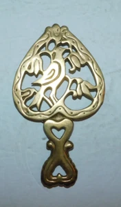 BELLISSIMO COPRILETTO VINTAGE IN OTTONE CON DISEGNO UCCELLINO MARCATO GIAPPONE - Foto 1 di 4