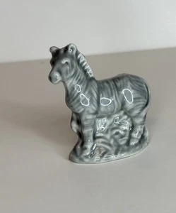 Wade Whimsies Gray Zebra American Series Red Rose Tea Figurine Ceramic England - Picture 1 of 15