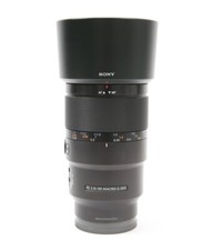 Sony FE Objektiv 90 mm f/2,8 Makro G OSS SEL90M28G mit beiden Kappen & Motorhaube