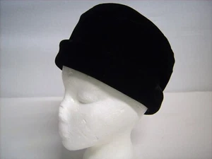 Antique 1920-40's Black Velveteen Pill Box Hat Donnybrook New York Ladies Size 7 - Picture 1 of 9
