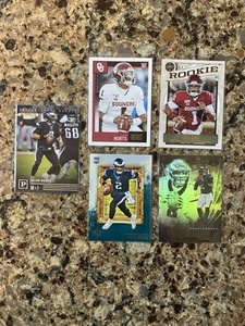Jalen Hurts - Philadelphia Eagles / Oklahoma Sooners ROOKIE RC LOTTO - Foto 1 di 1