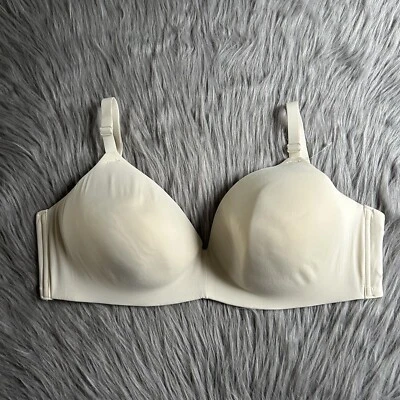 Sujetador Secret Treasures para mujer talla 36D blanco inalámbrico acolchado fino cierre trasero Foto 1 de 4