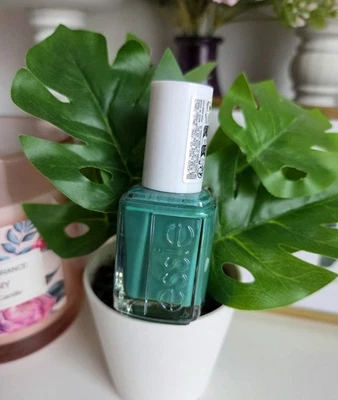 Essie Nagellack grün - 894 (un)guilty pleasures - Bild 1 von 3