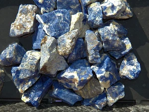 1/2 LB SODALITE 1100+ CARATS WOW! BULK ROUGH ROCK Rocks Stones Tumbler tumbling - Picture 1 of 1
