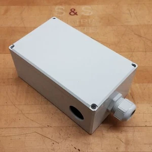 Hammond 1554J2GY Series 1554 Polycarbonate Enclosure, 188mm x 90mm, Light Grey - Picture 1 of 8