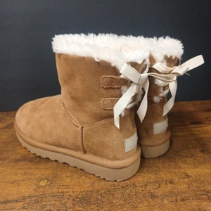 Bota UGG Mujer Mini Bailey Bow Gamuza Castaño Talla 6 - Imagen 1 de 9