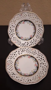 Zwei Oscar de la Renta Fine China 5" Untertassen weiß mit Blumenmuster - Bild 1 von 4