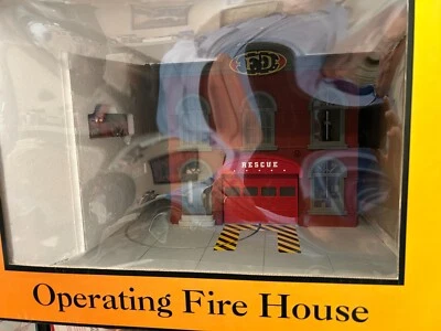 🚂 MTH 30-9157 Operating Firehouse  Engine Company 49 w/ Operating Firetruck NIB - Image 1 of 2
