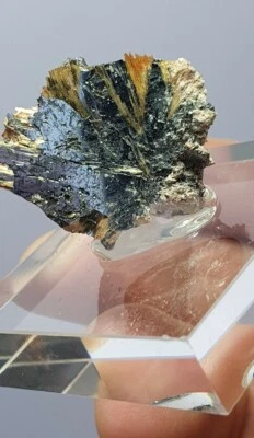 Rutil, Golden Rutil mit Hämatit auf Ständer/ 2,3 cm - Bild 1 von 4