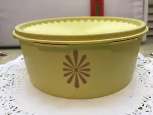 Vintage TUPPERWARE SERVALIER Yellow Gold Container #1204-4 Lid Yellow 1205-10 - Imagen 1 de 5