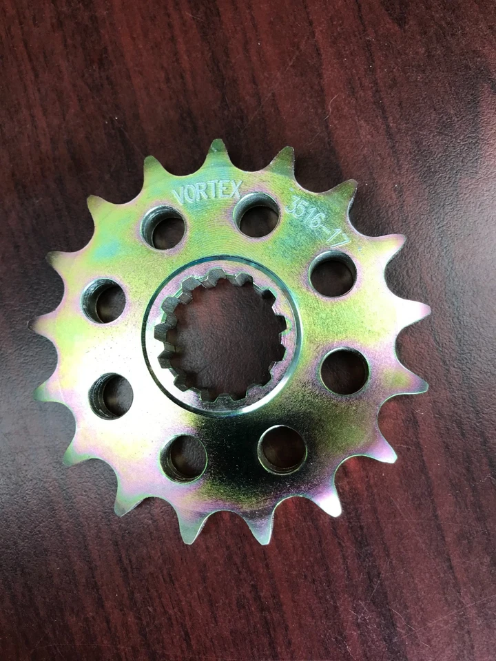 Piñón delantero Vortex Racing acero Yamaha FZ1 FZ8 R1 R1M R1S 530 17 dientes dorado Foto 1 de 1